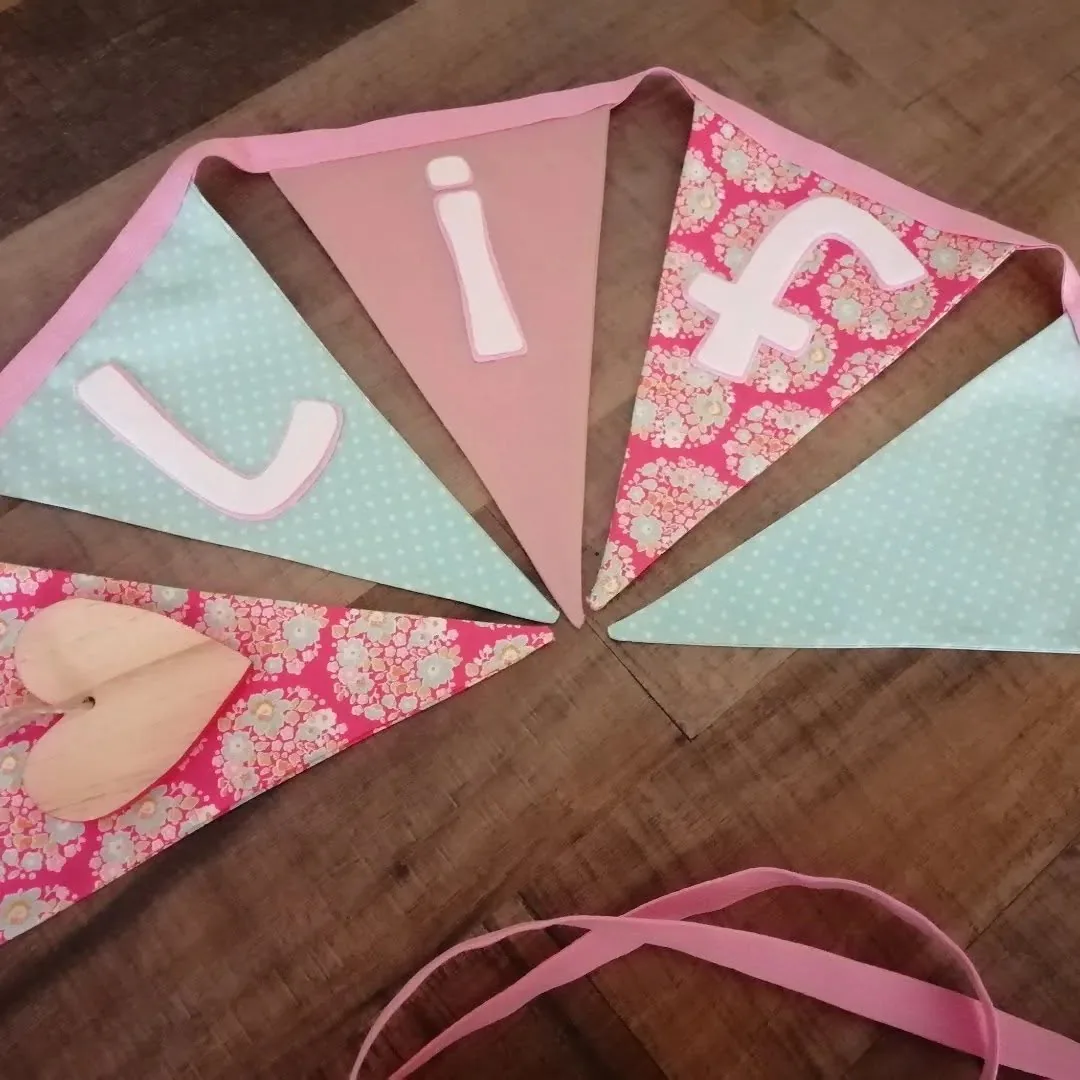Naamslinger in roze, mint en bloemmotief
